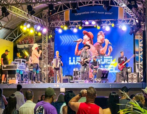  Acompanhe os melhores momentos do grande show de Luiz Miguel & Daniel na Praça Álvaro Guião